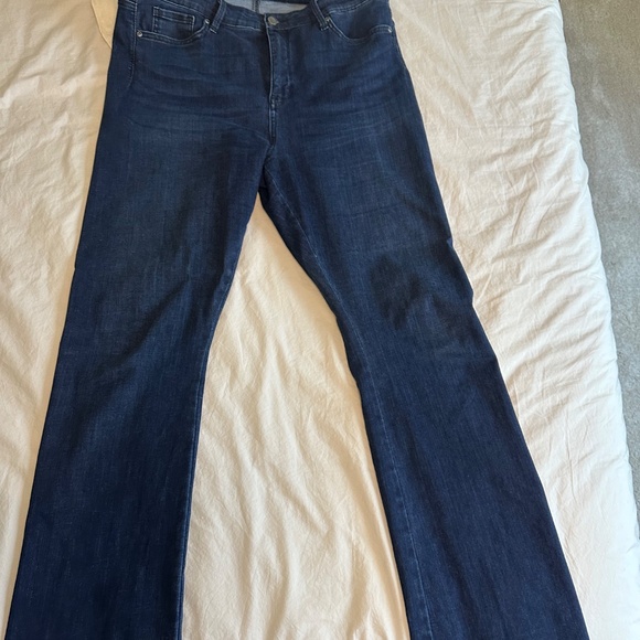 EUC NYDJ LE Silhouette Slim Boot Cut Jeans Dark Wash - Picture 2 of 7